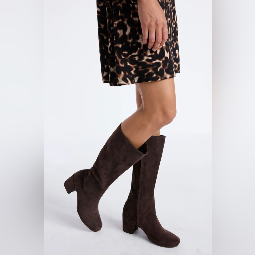 Time and Tru Dark Brown Heeled Boots - Picture 2 of 11